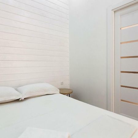 Leogrand One-Bedroom Apartments On Tugan-Baranovskogo 24 Lviv Exterior photo